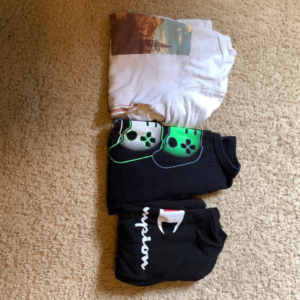 Lot of 3 boys long sleeves size 5/6